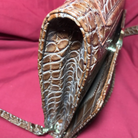 Liz Claiborne Chocolate Brown Faux Alligator Gold Tone Hardware Crossbody Clutch - Picture 12 of 16
